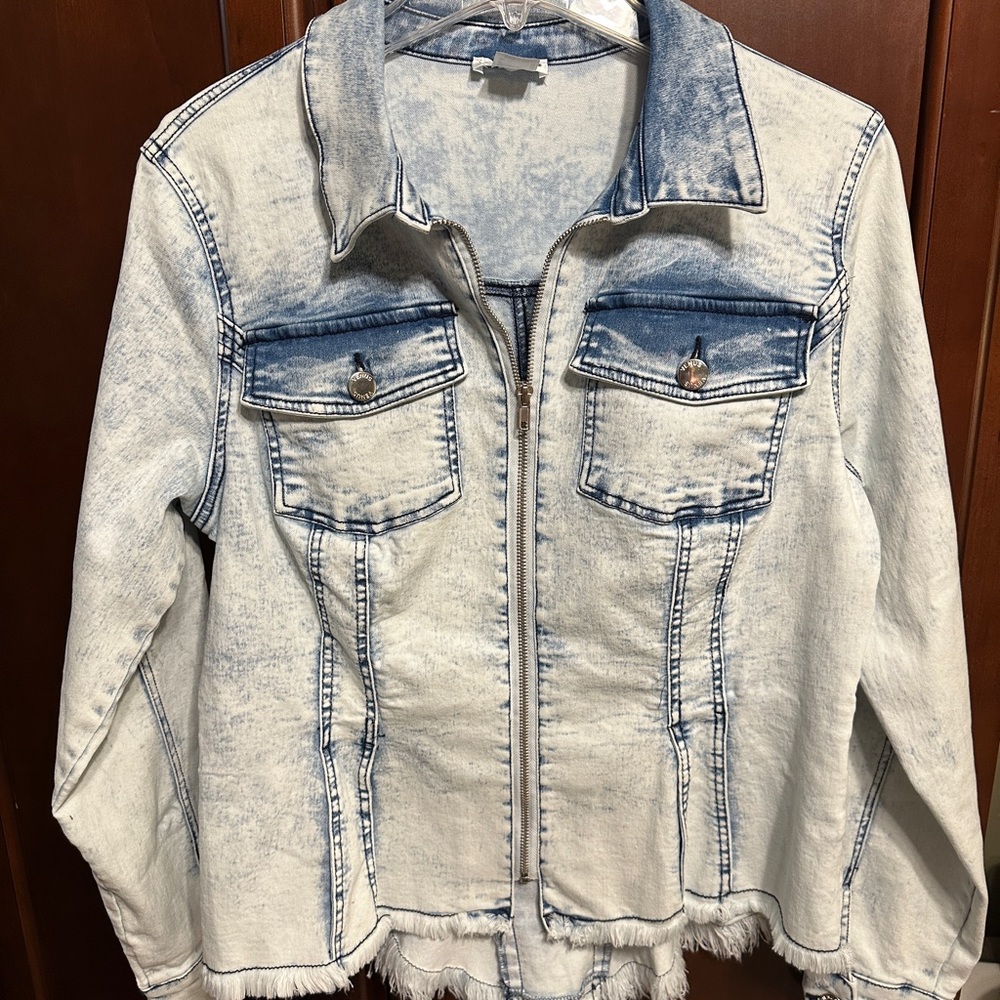 Zip front hi-low denim jacket from Venus. Zipper front with braiding in back